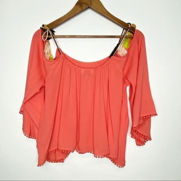 Cupcakes and Cashmere Bettie Cold Shoulder Top - Picture 8 of 14